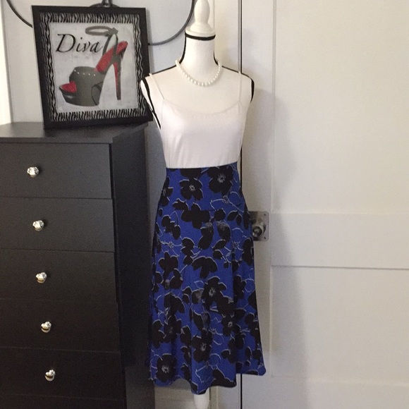 Roz & Ali Dresses & Skirts - Blue Black Floral Skirt Sz 3X